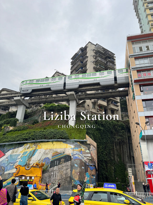 🚆Liziba Station รถไฟทะลุตึก