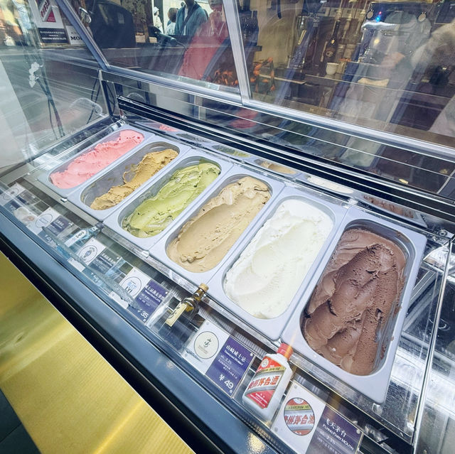 Chill Bliss: Fontaine Ice Cream at Wukang Lu Shanghai 🇨🇳