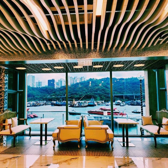 汀九海旁的華麗海灣酒店