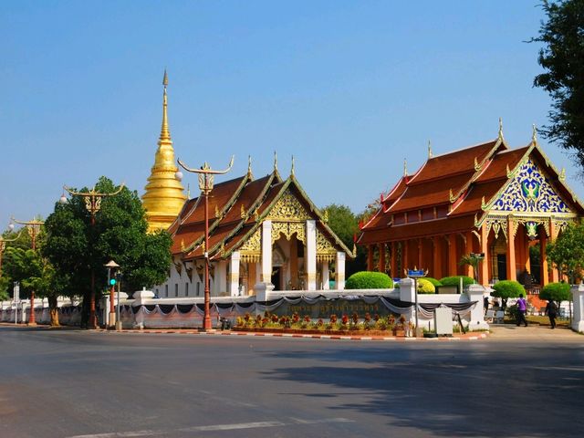 วัดพระธาตุช้างค้ำวรวิหาร ไหว้พระ เที่ยววัดน่าน