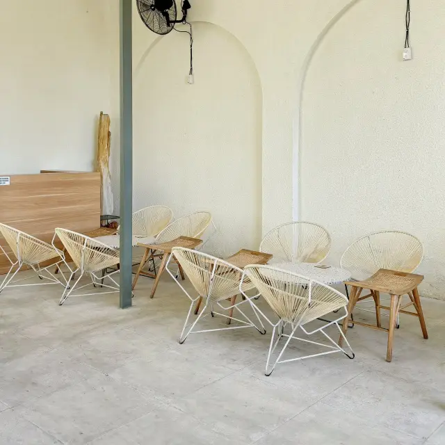 Mewatu Cafe Galleryでの美的な楽しみ