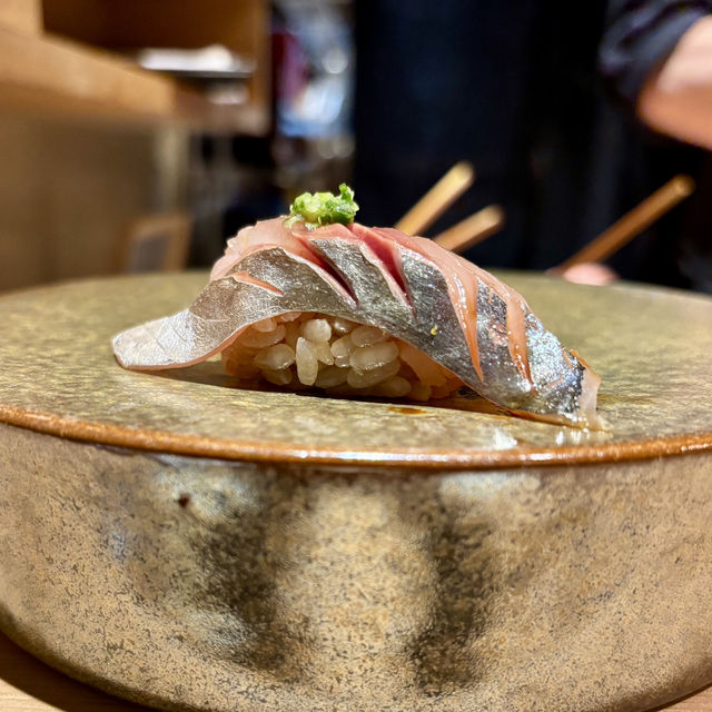 【大阪・中津】良心的な価格で熟成江戸前鮨が味わえる「鮨 あまと」