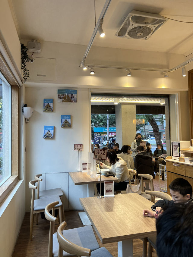부모님 모시고 가기에도 좋은 로컬들이 가득한 타이베이 찐맛집 📍솽위에(moon moon food)
