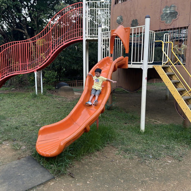 【 沖繩親子遊。大型市區公園 】