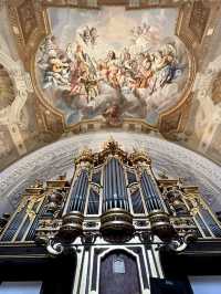Carls Church, one of the most beautiful landmarks in Vienna🇦🇹