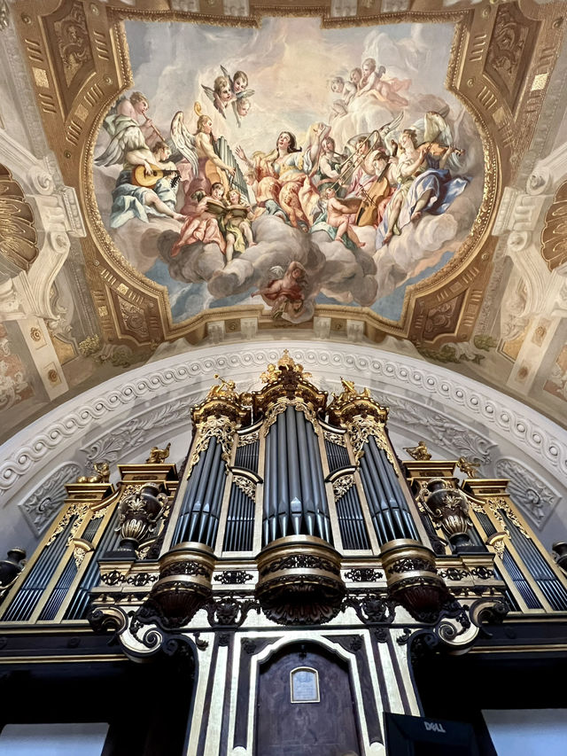 Carls Church, one of the most beautiful landmarks in Vienna🇦🇹