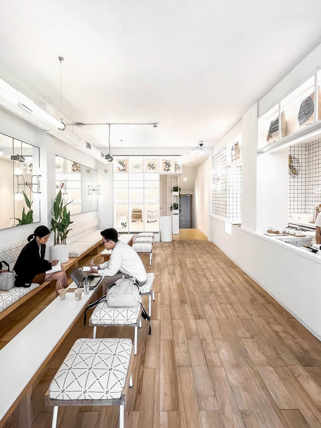% Arabica Cafe Apartment