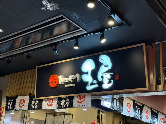 9つの味の食べ比べができるたこ焼き屋