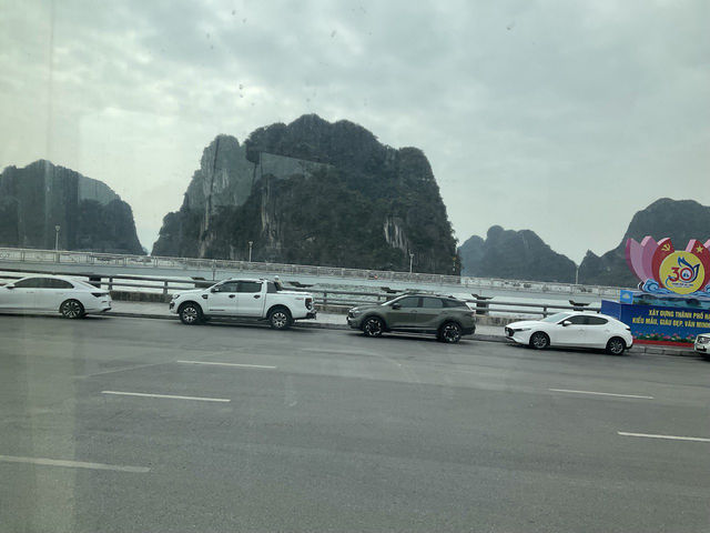 Cruising around Halong Bay, Vietnam 🇻🇳 