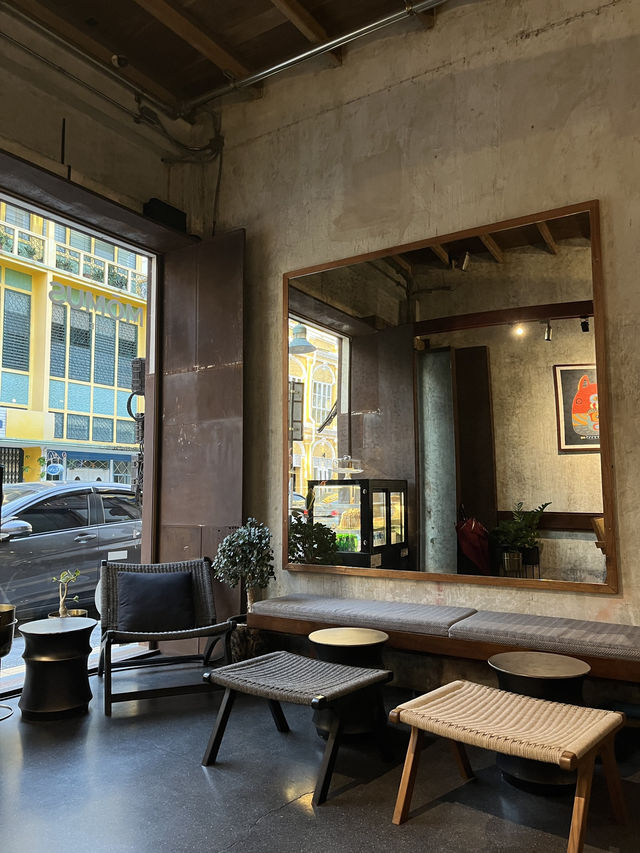 Momus Café, ภูเก็ต