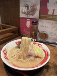 食完好滿足嘅拉麵