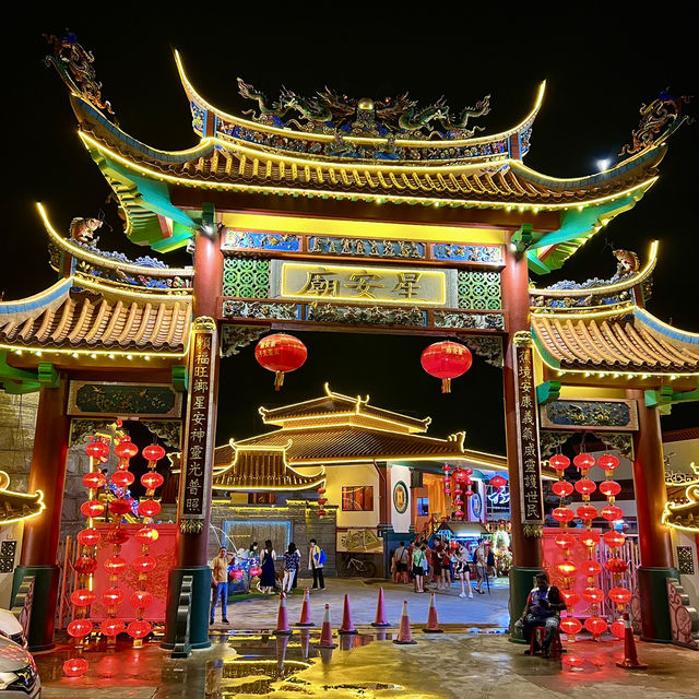 Seeking blessings at Xing’an Temple in Batu 11 Cheras