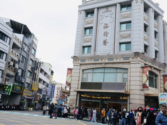 裕珍馨芋頭餅奶油酥餅名店，媽祖遶境期間人潮爆滿，必買經典台中伴手禮！