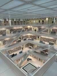 🇩🇪フォトジェニックな立方体の図書館📖