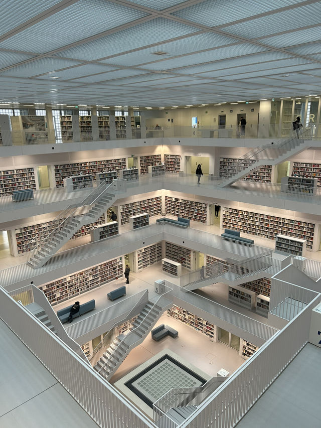 🇩🇪フォトジェニックな立方体の図書館📖