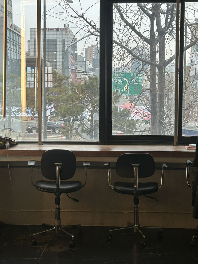 편안하고 쿨한 감성의 카페 conhas ☁️ 홍대 데이트 장소 추천 🤍