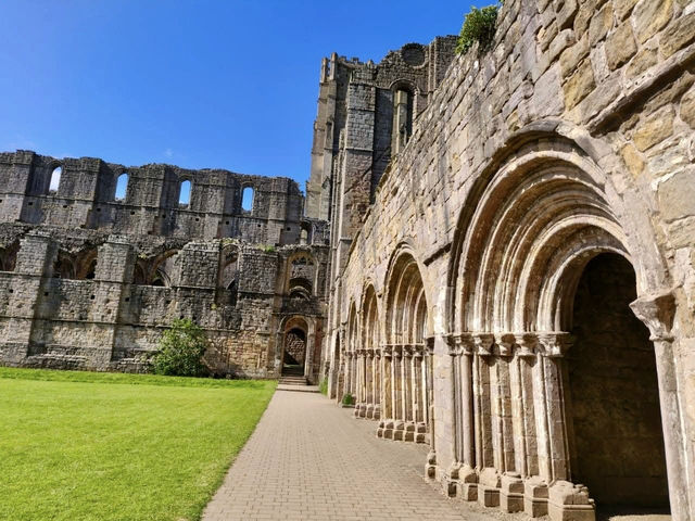 原來殘缺也可以這麼美～噴泉修道院Fountains Abbey