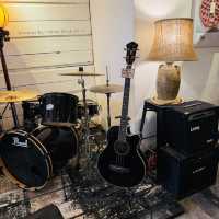 Hidden Jazz Haven: Fishee Coffee’s Soulful Nights