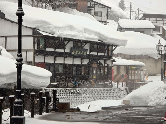 白日和夜晚都夢幻的銀山溫泉