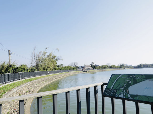 桃園| 秘境湖泊私房景點 溪海埤塘生態公園必來亮點,環湖步道、魚群奇觀、美景一次看夠 桃園| 秘境湖泊私房景點 溪海埤塘生態公園必來亮點,環湖步道、魚群奇觀、美景一次看夠