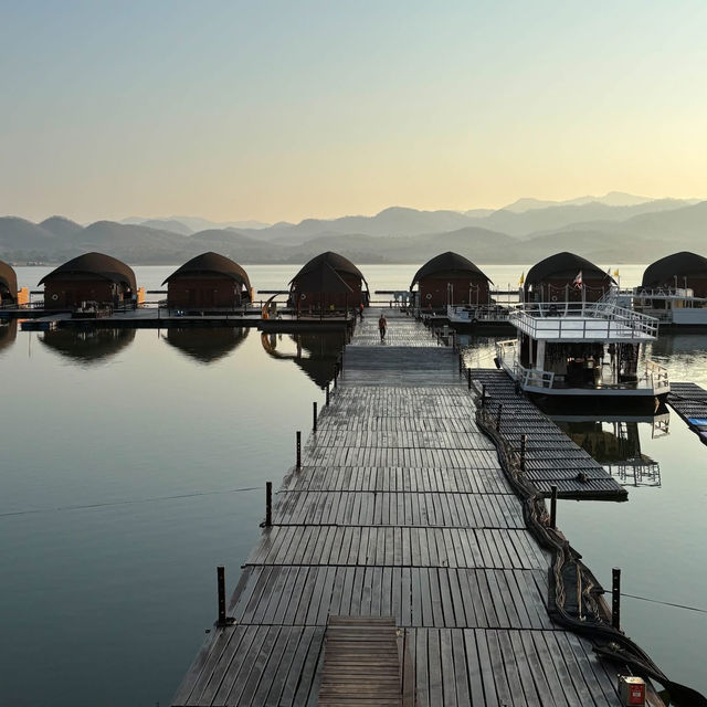 Leaf Lake Kan Resort แพกลางน้ำที่ #กาญจนบุรี