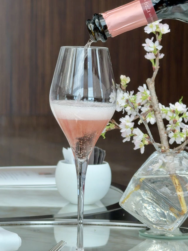 Spring Vibes at Conrad Tokyo: A Sakura Wonderland🌸