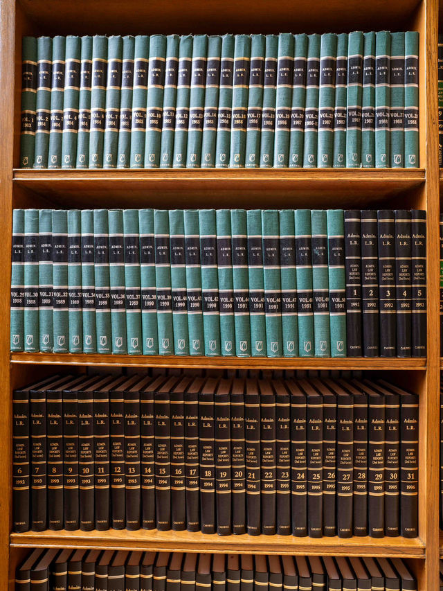 オスグッド・ホールの図書館：法律と歴史が息づく知の空間 📚🏛️