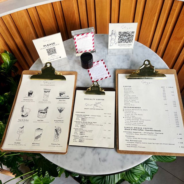 คาเฟ่หลบร้อนที่ Schizzi Cafe นางเลิ้ง