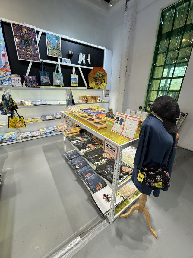 台北華山文創園區史努比與海綿寶寶