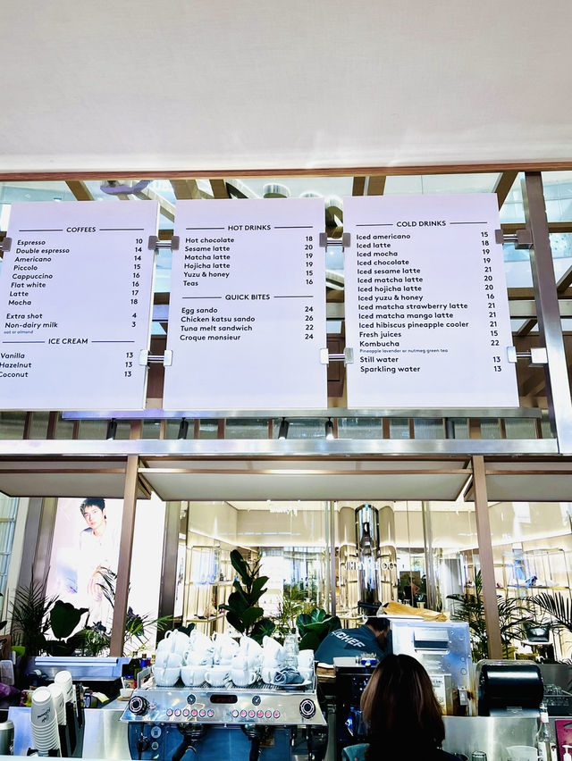 Cafe Kitsune Pavilion: A Chic Oasis of Sustainability in the City