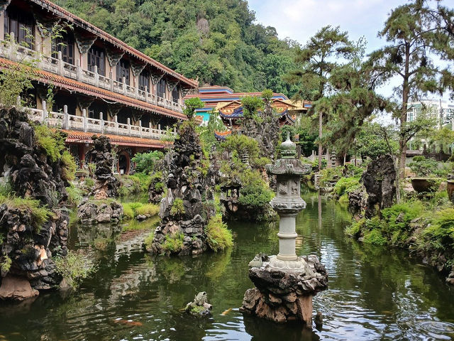  Sam Poh Tong Temple: Ipoh’s Serene Cave Sanctuary 🏞️
