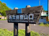 島のてっぺんへ！礼文岳から絶景と花畑トレッキング