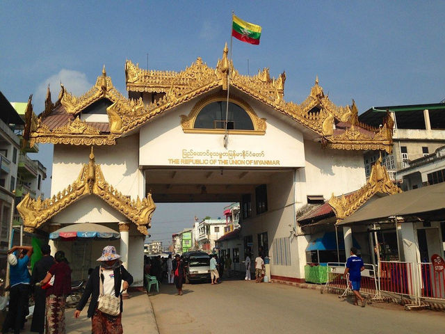 🌏 Myawaddy Mischief: Border Bazaars, Boat Rides & the Best Noodles You’ll Ever Cry Over