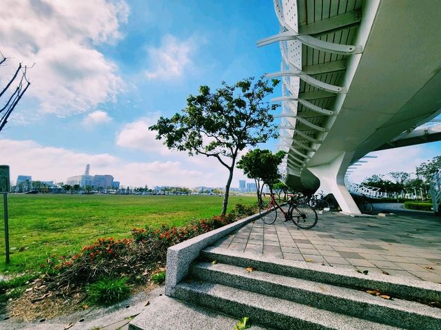 🌿【自然綠洲】輕軌旁的秘密基地——前鎮公園