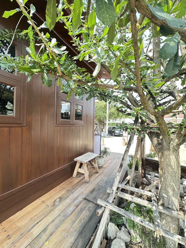 พาเที่ยวคาเฟ่ริมทุ่งนาเขียวขจีใน อ.เสนา อยุธยา