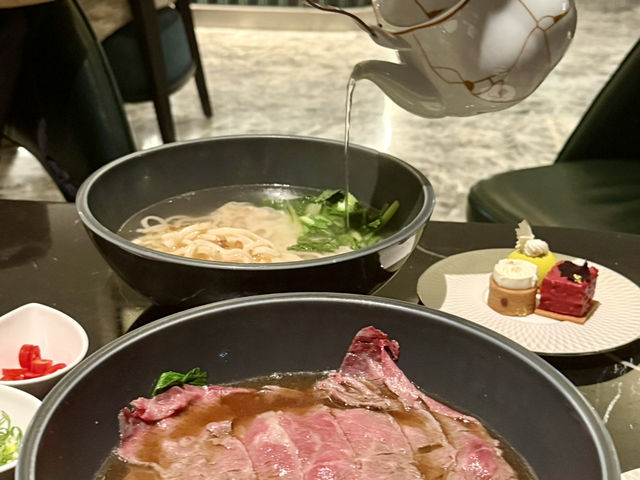 高雄洲際酒店BL.T33 大廳酒吧.紅燒牛肉麵.澳洲和牛.現燙好吃