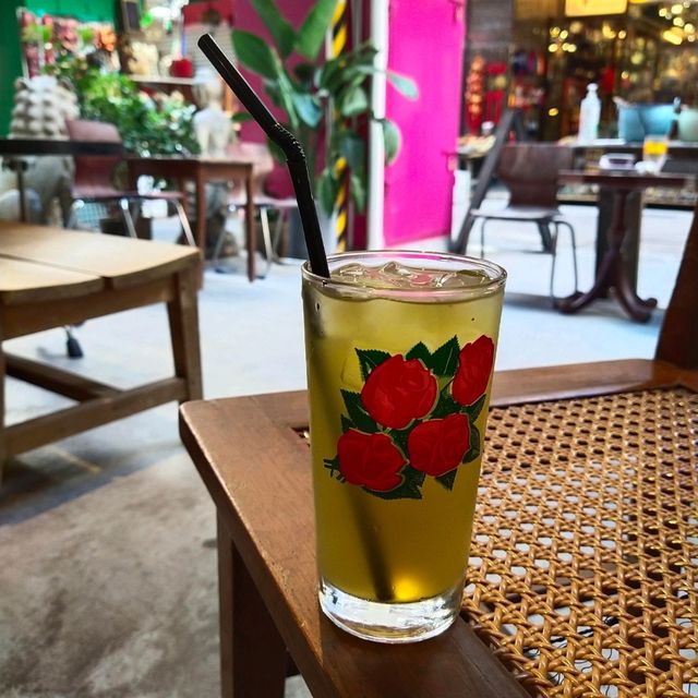 香港充滿古董美的咖啡店