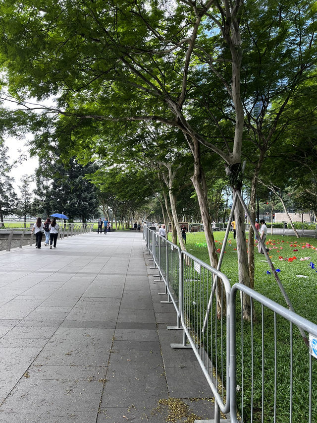 Tranquil Escape: Marina Bay Park at One Marina Boulevard 