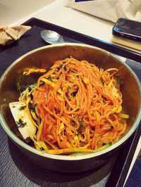 판교 현대 백화점 맛집, 국수와 고기를 함께 먹을 수 있는 온복비빔국수!