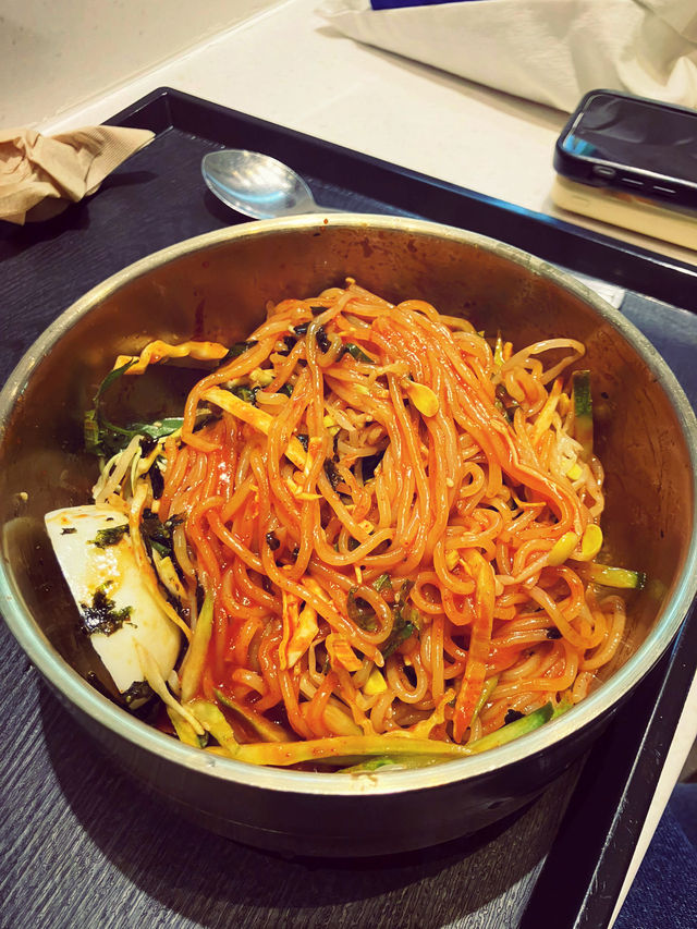 판교 현대 백화점 맛집, 국수와 고기를 함께 먹을 수 있는 온복비빔국수!