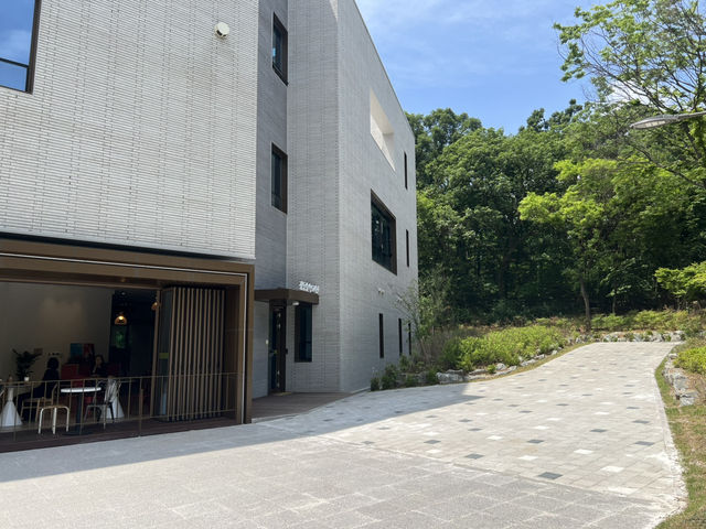 도서관에서 양식을 쌓고 냇물을보며 산책, 이런 여행어떤가요