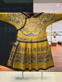 【香港】 故宮又有新展覽3：輪換最新藏品：新龍袍、自來鐘！
