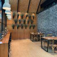The Village Farm To Cafe'