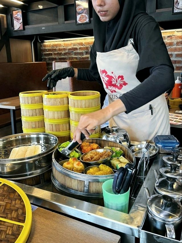 A Heartwarming Halal Dim Sum Experience at Hibiscus Cuisine. 