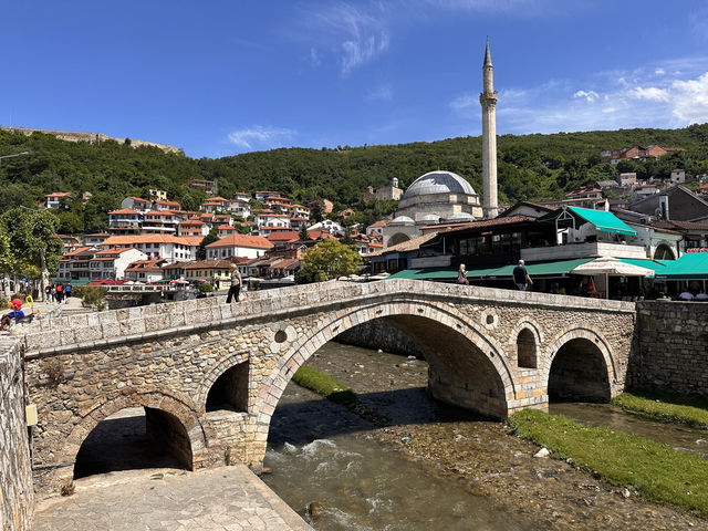 【Prizren｜中世の街並みと絶景が残るコソボ第2の都市】  城壁からの眺めと、偶然出会った虹の奇跡