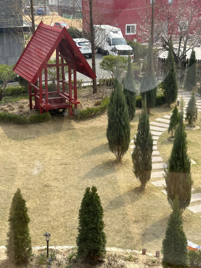 🍽️ 정원 품은 대형 브런치 카페, 주봉마을에서!