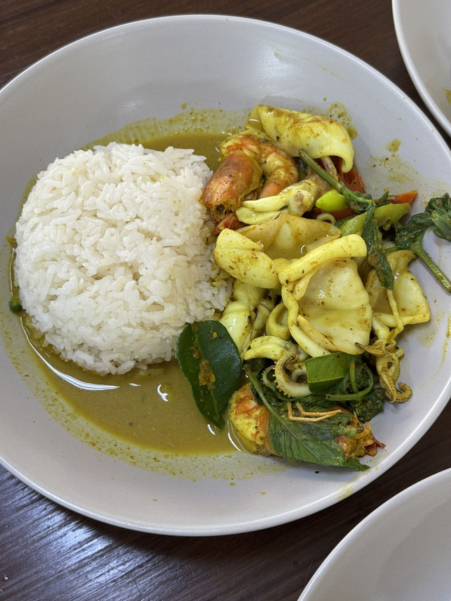 ผัดเผ็ดแกงใต้ในกรุงเทพที่อร่อยมาก ต้องลอง! 