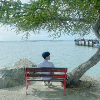 Koh Loy, Sriracha