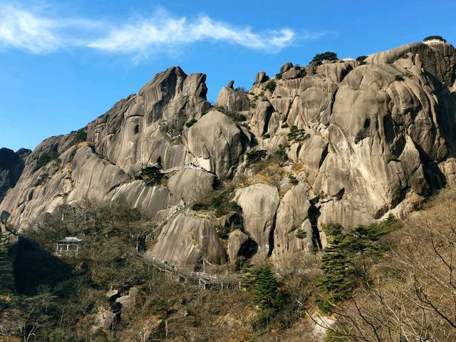 Magical Climb Up Mount Huangshan