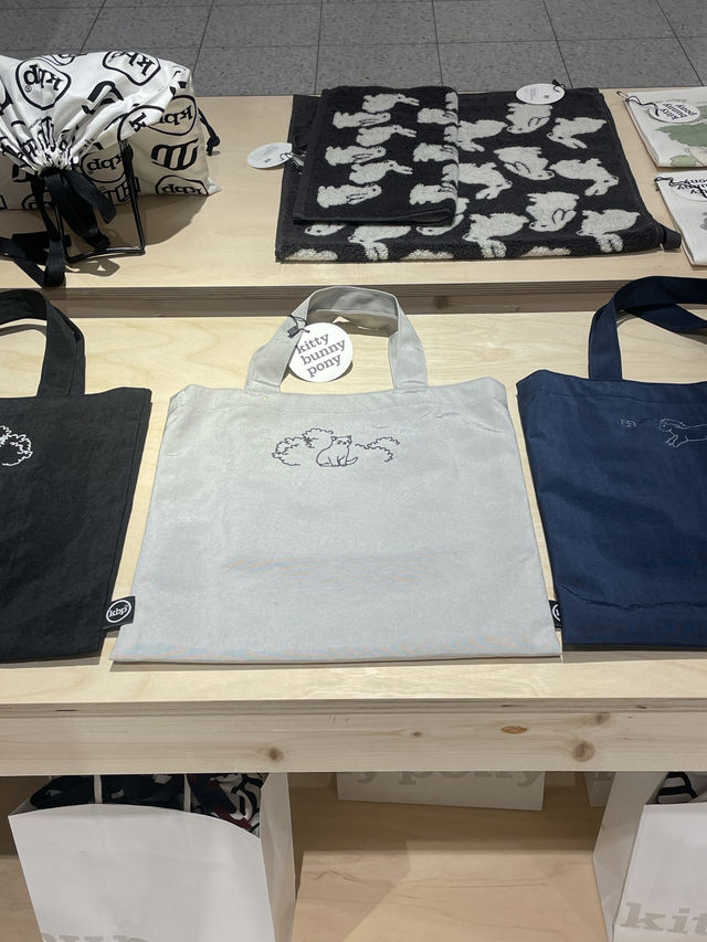 新宿のNEWoManで kittybunnypony pop-up🩵🩵
